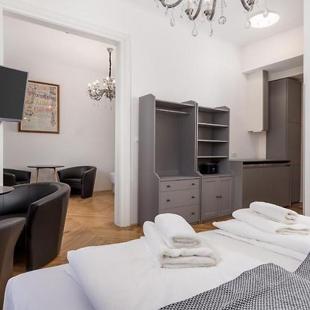 Apartments Art Teatro غييكا المظهر الخارجي الصورة