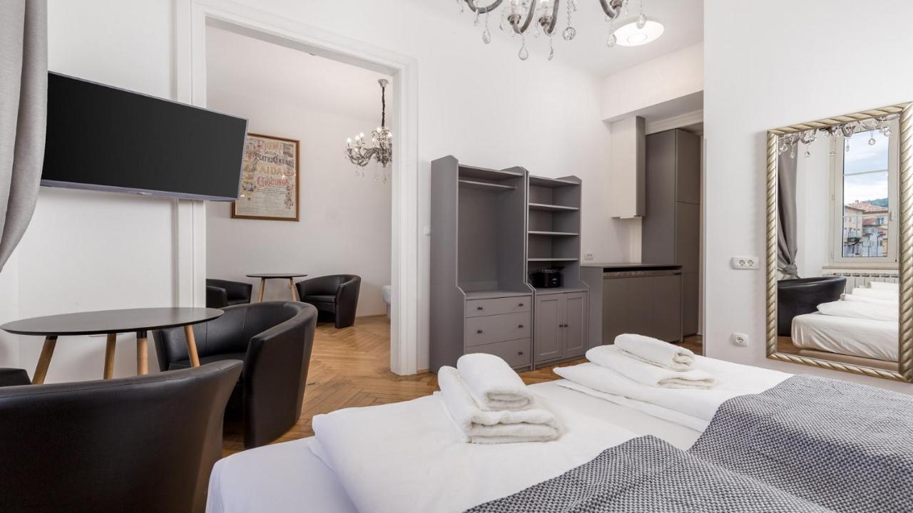 Apartments Art Teatro غييكا المظهر الخارجي الصورة
