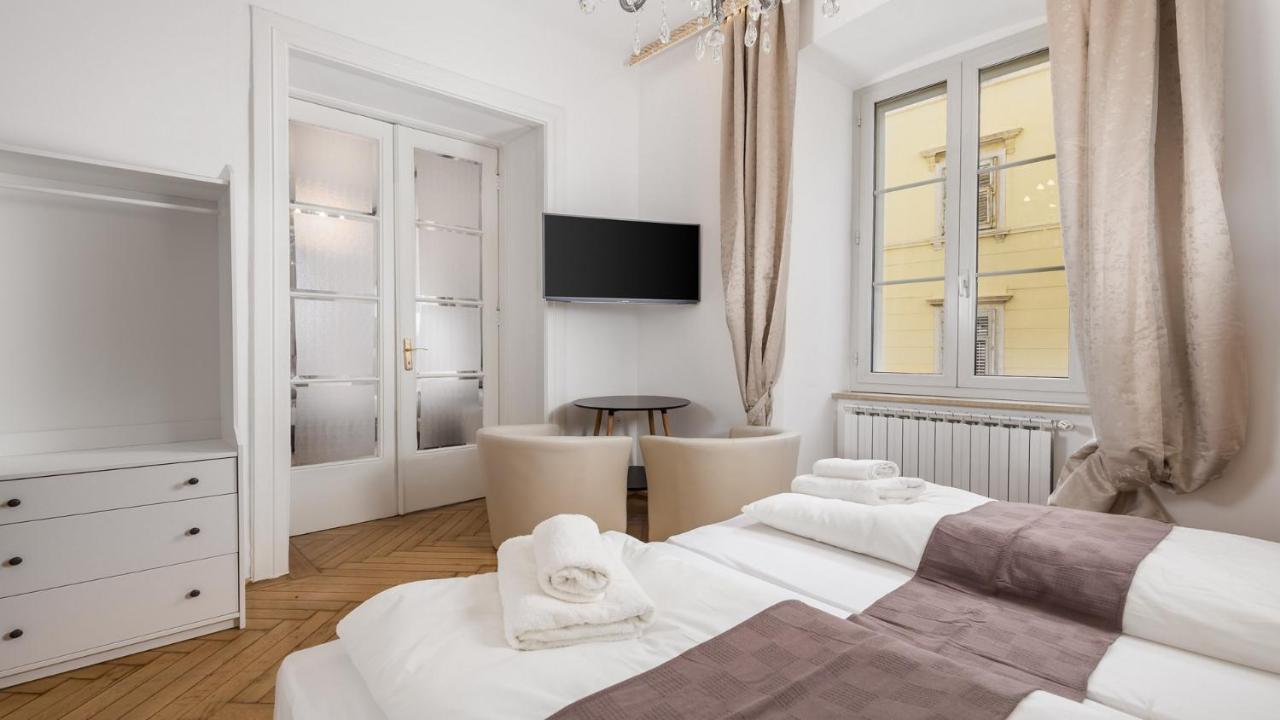 Apartments Art Teatro غييكا المظهر الخارجي الصورة