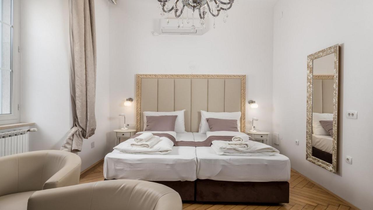 Apartments Art Teatro غييكا المظهر الخارجي الصورة