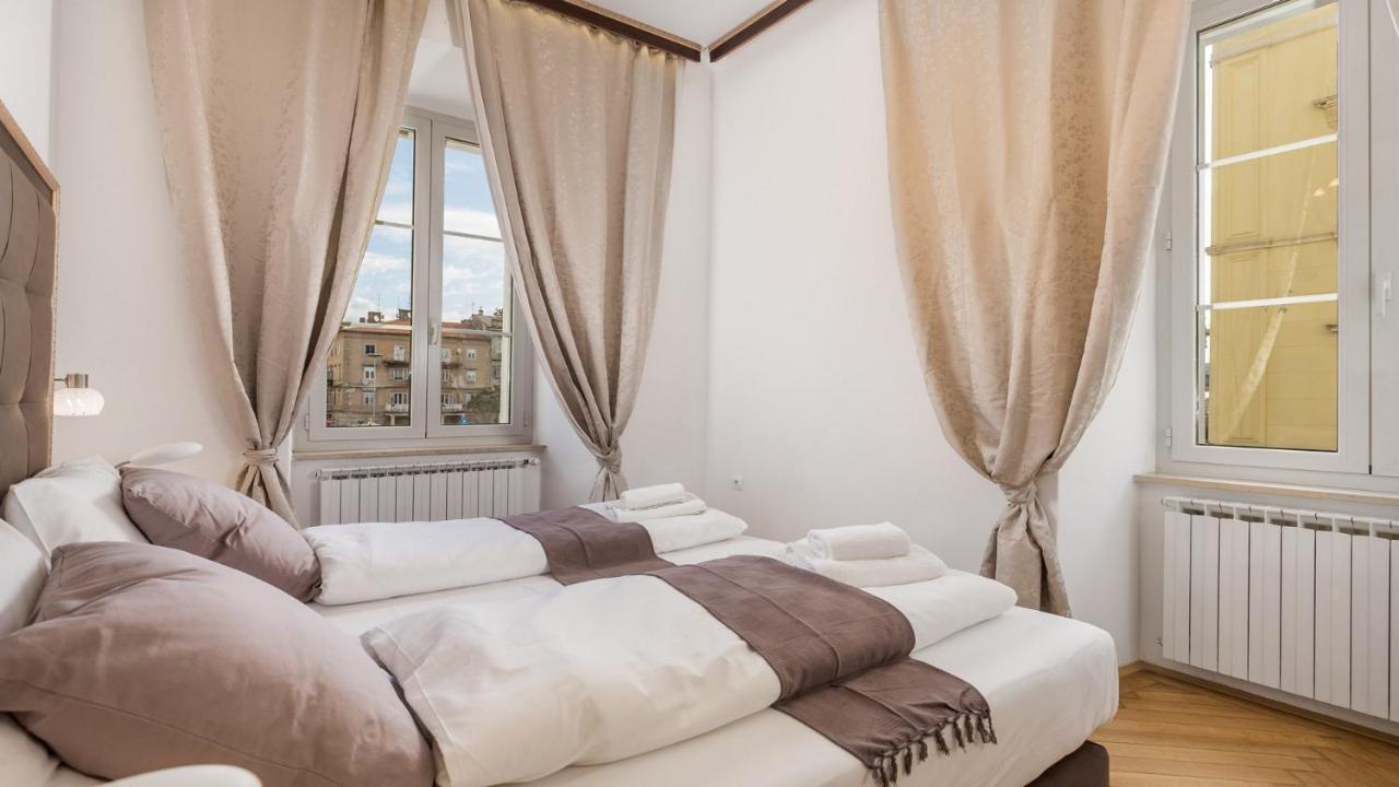 Apartments Art Teatro غييكا المظهر الخارجي الصورة