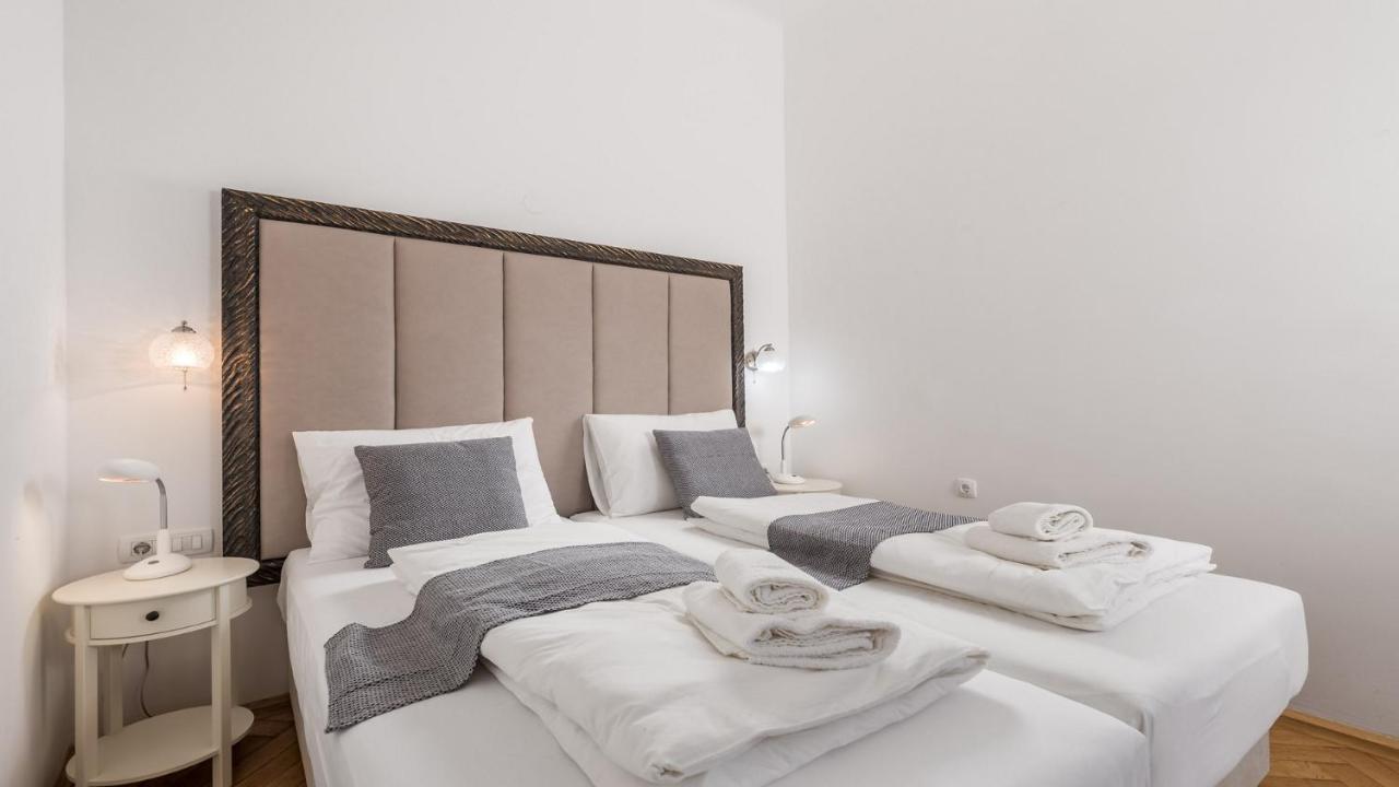 Apartments Art Teatro غييكا المظهر الخارجي الصورة