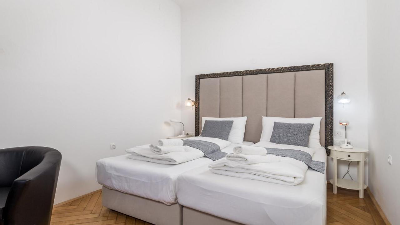 Apartments Art Teatro غييكا المظهر الخارجي الصورة