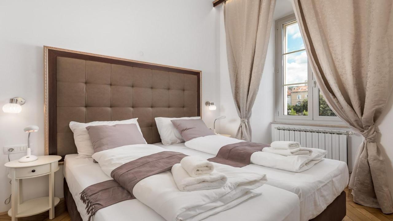 Apartments Art Teatro غييكا المظهر الخارجي الصورة