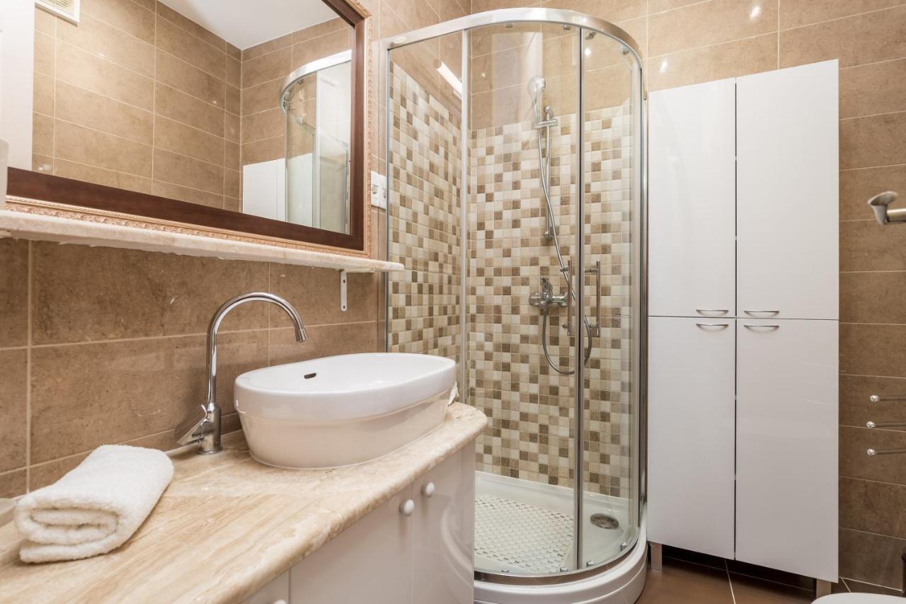 Apartments Art Teatro غييكا المظهر الخارجي الصورة